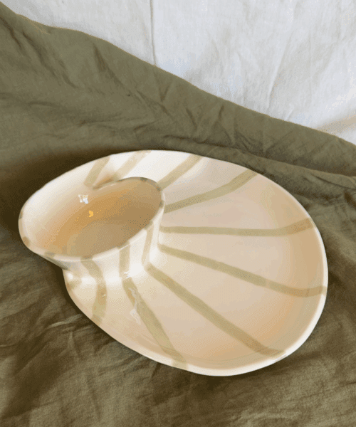 Plato Voluta S | Líneas Verde Olivo