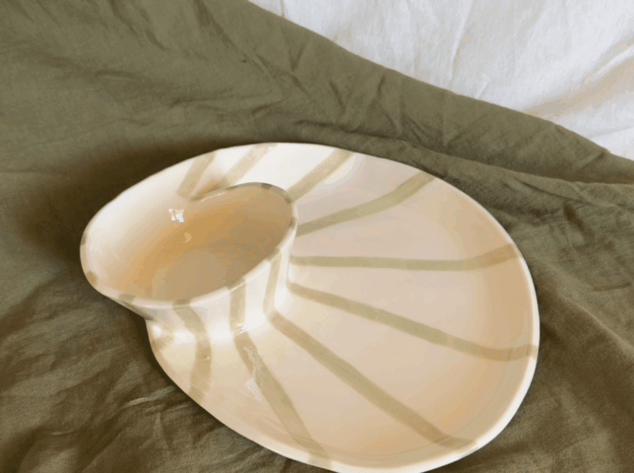 Plato voluta M - Líneas verde Olivo